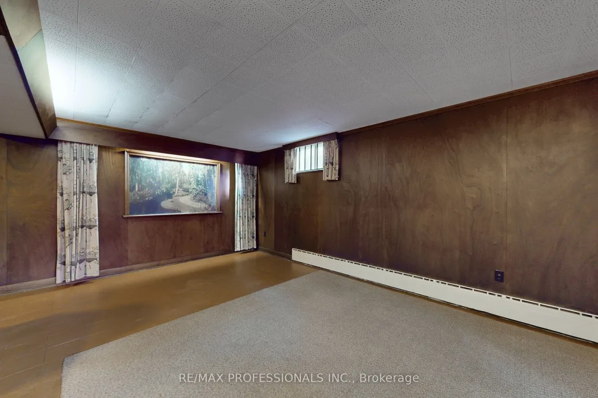 110 Shaver Avenue, ON M9B 4N8