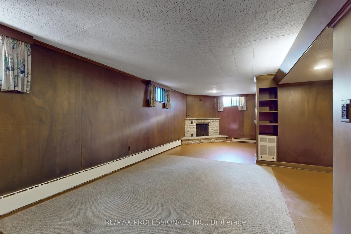 110 Shaver Avenue, ON M9B 4N8