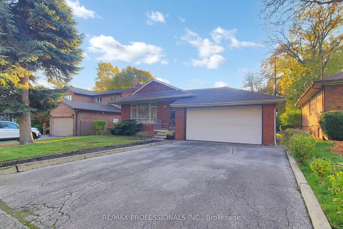 110 Shaver Avenue, ON M9B 4N8