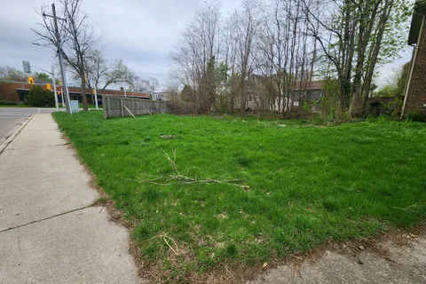 685 Brant Street, ON L7R 2H4