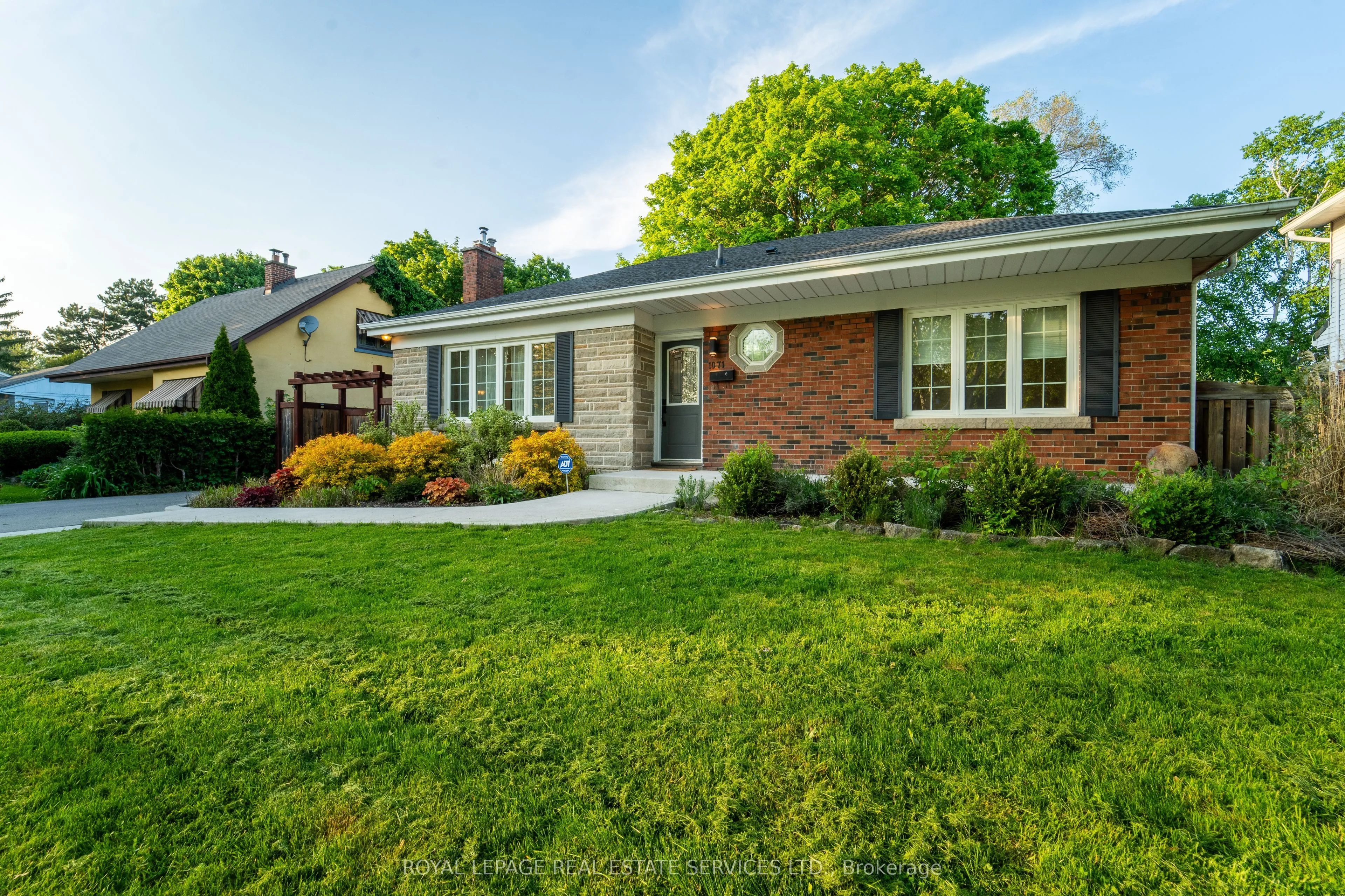 1071 Joan Drive, ON L7T 3H3