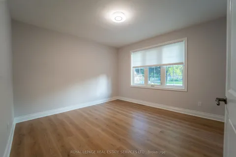 1071 Joan Drive, ON L7T 3H3