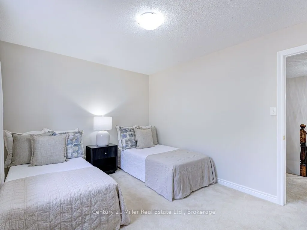 2092 Redstone Crescent, ON L6M 5B1