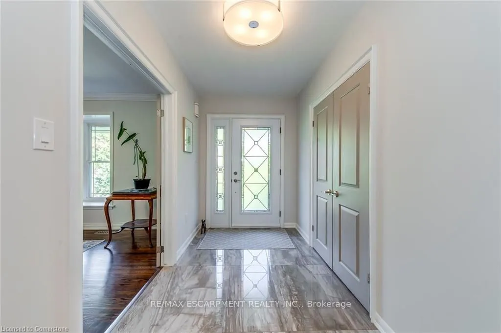 4306 Lakeshore Road, ON L7L 1A8