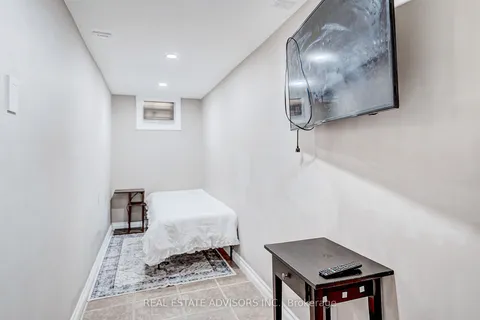 1228 Jane Street, ON M6M 4X7