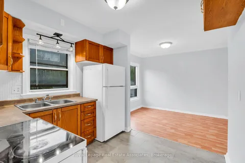 3032 Keele Street, ON M3M 2H4