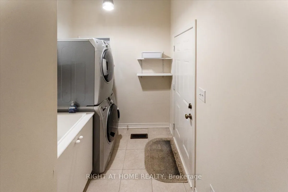 3229 Stoney Crescent, ON L5M 0V4