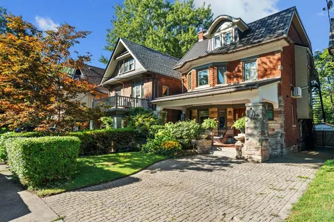 260 Indian Road, ON M6R 2X2