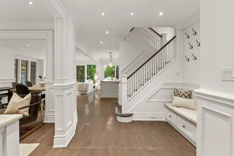 260 Indian Road, ON M6R 2X2