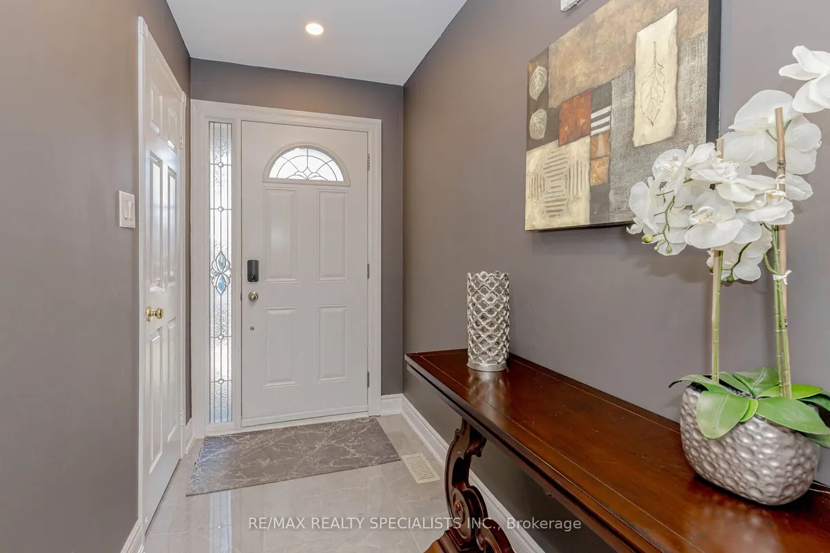 3363 Columbine Crescent, ON L5N 6A8