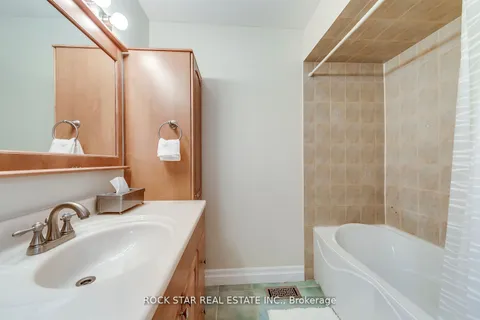 14 Cairnmore Court, ON L6Z 1T6