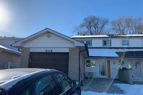 2423 Delkus Crescent, ON L5A 1K8