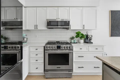 2182 Meadowglen Drive, ON L6M 4C9