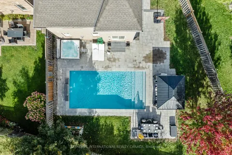 2182 Meadowglen Drive, ON L6M 4C9