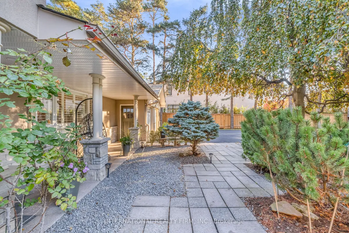 1049 Indian Road, ON L5H 1R6