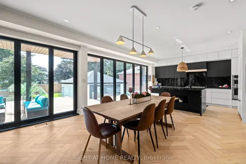 1560 Asgard Drive, ON L5E 2B9