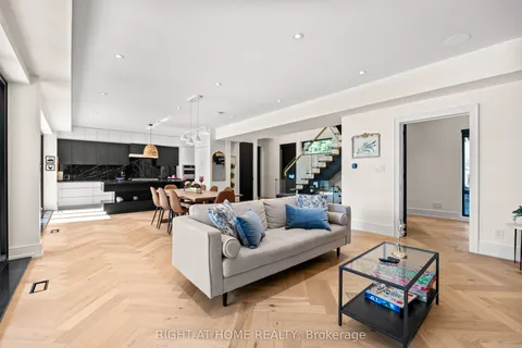 1560 Asgard Drive, ON L5E 2B9