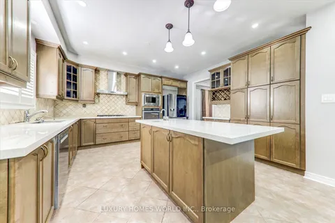 32 Castlegate Boulevard, ON L6P 2L3