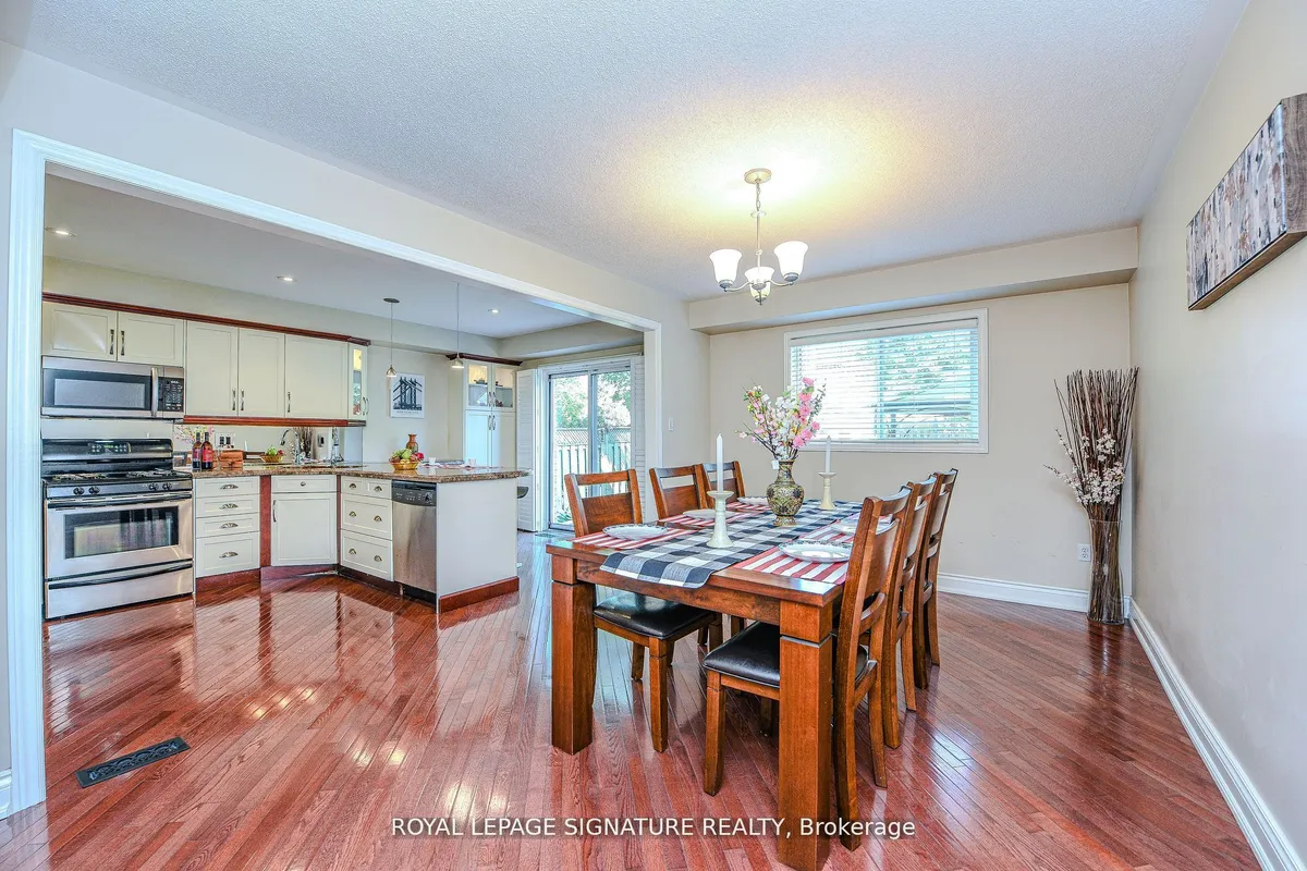 2547 Raglan Court, ON L5M 5L5