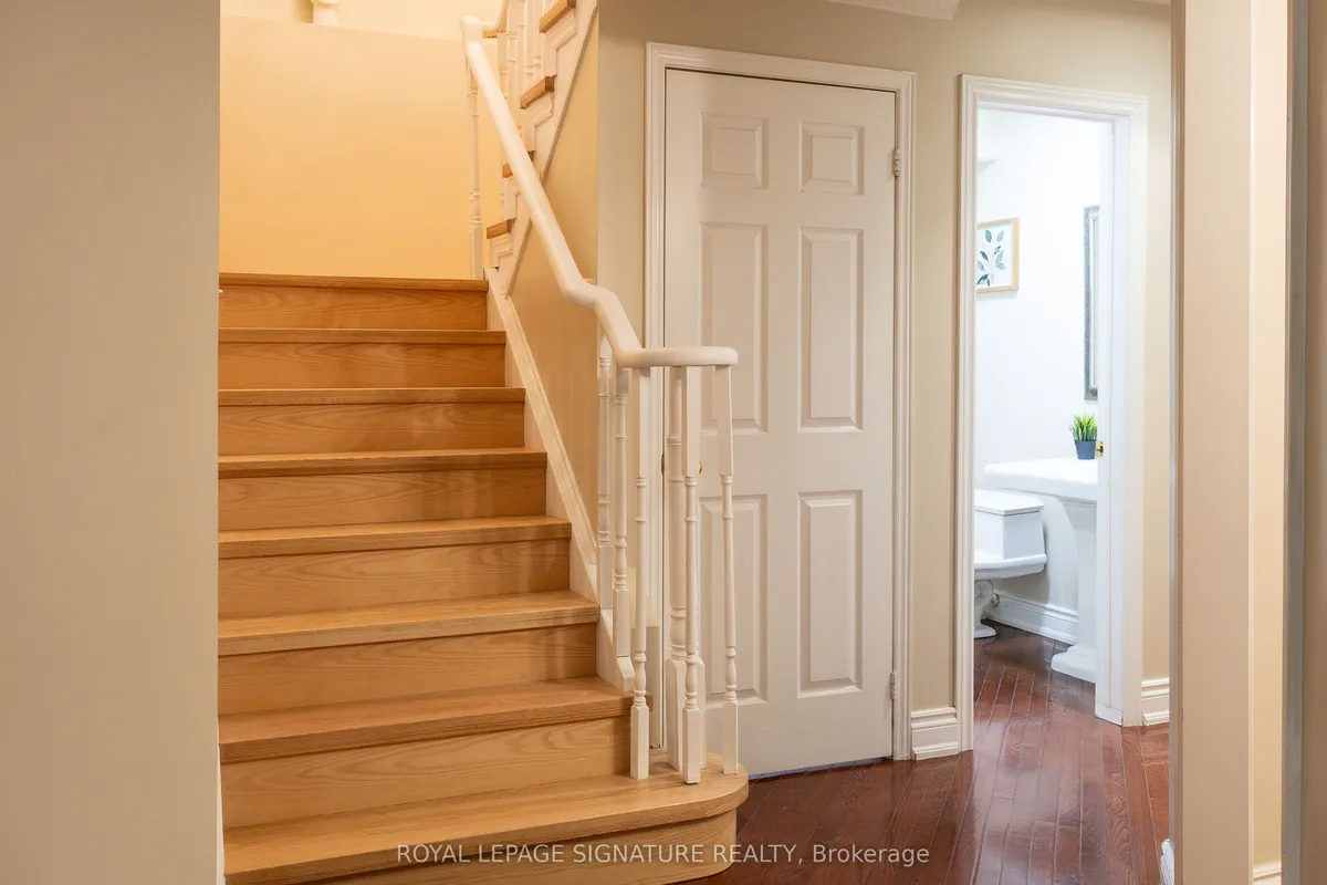 2547 Raglan Court, ON L5M 5L5