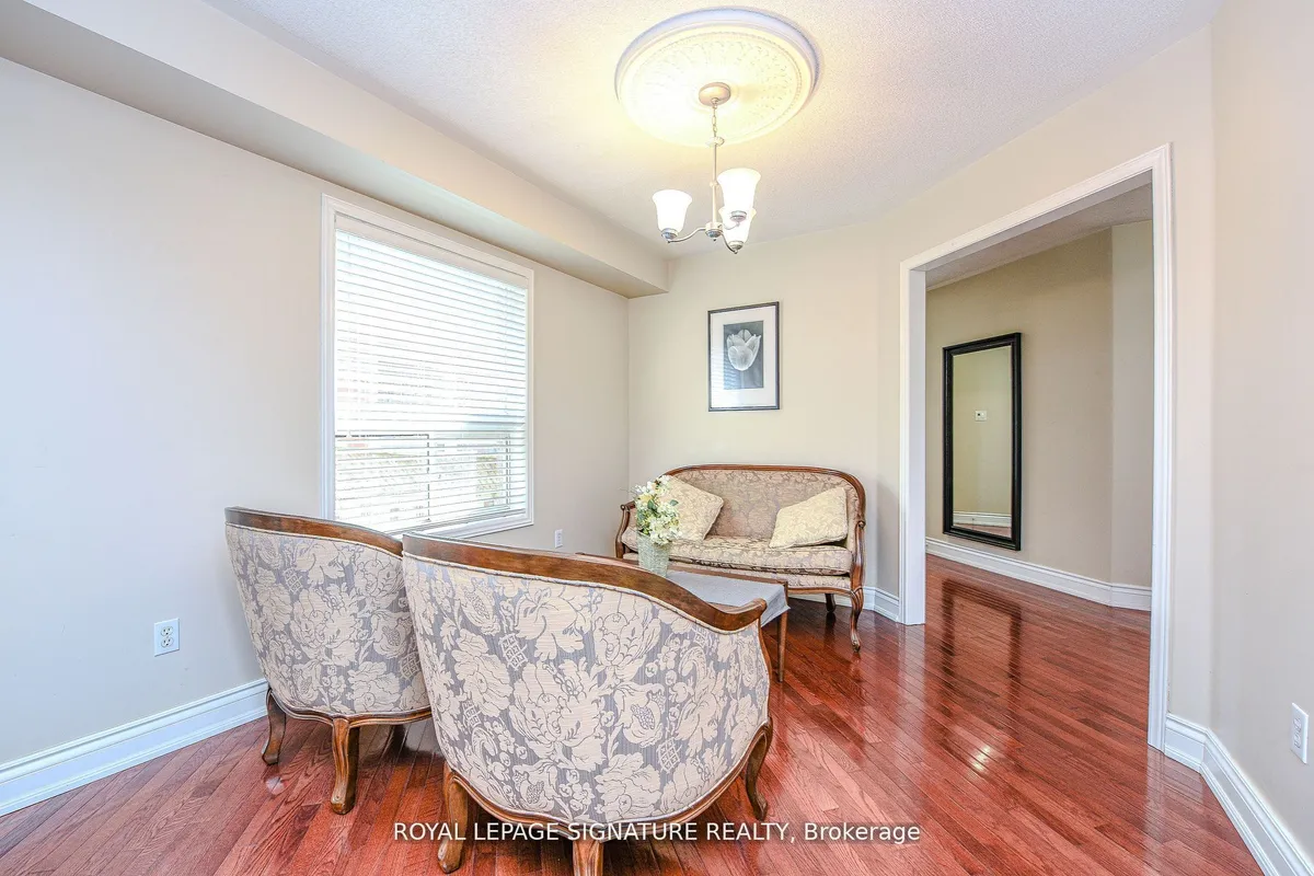 2547 Raglan Court, ON L5M 5L5