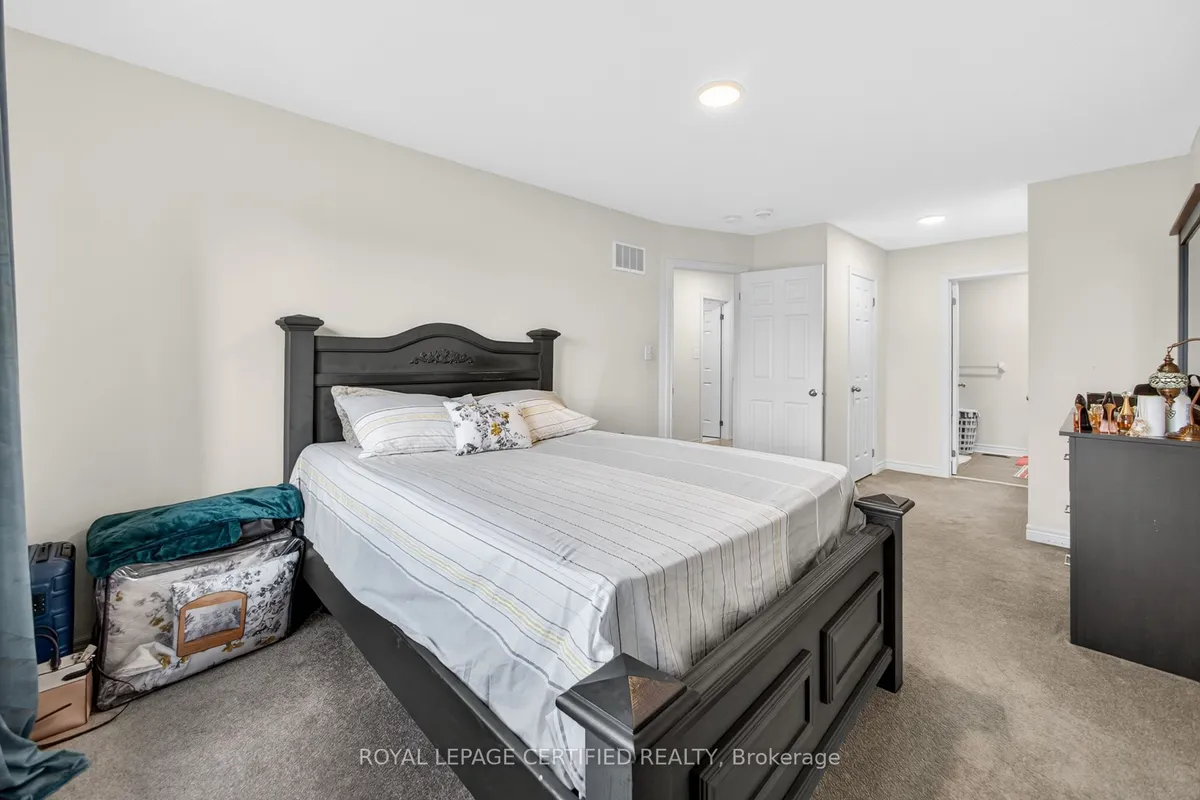 497 Downes Jackson Heights, ON L9T 8W2