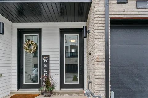 138 EAST Street, ON L6L 0H9