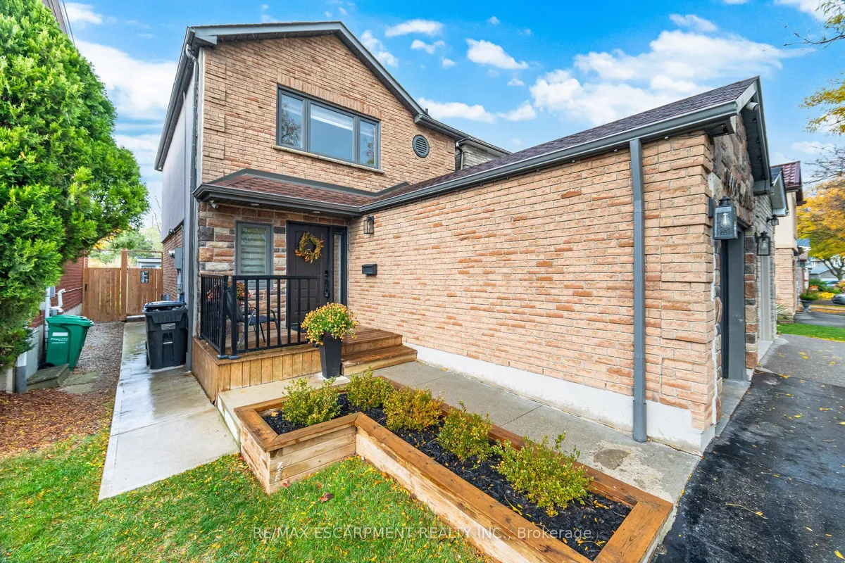 4406 Lee Drive, ON L4W 4A8