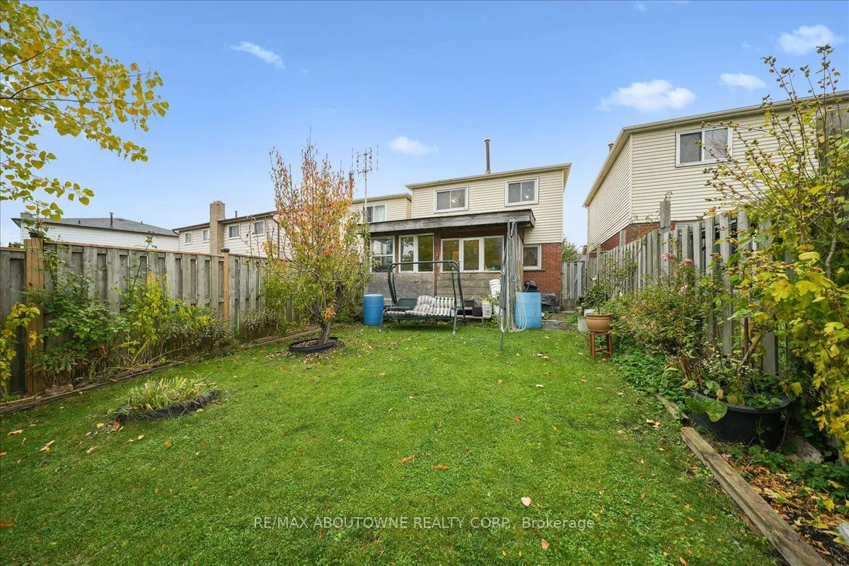 676 Galloway Crescent, ON L5C 3W1