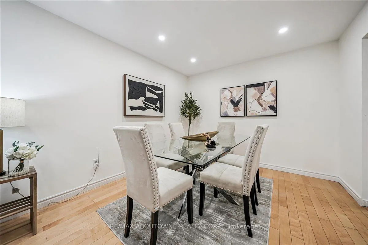 676 Galloway Crescent, ON L5C 3W1