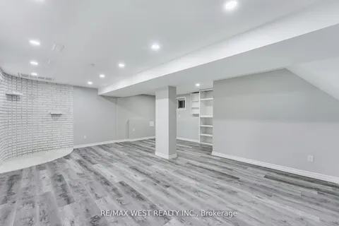 15 Lawrence Avenue, ON L9W 1S5