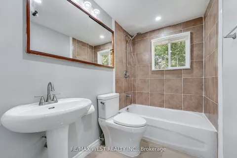 15 Lawrence Avenue, ON L9W 1S5