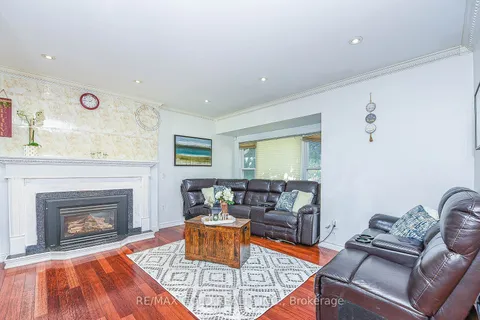 13 Foster Road, ON L4T 1C3