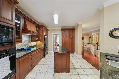 17 Mcnutt Street, ON L6Y 5L3