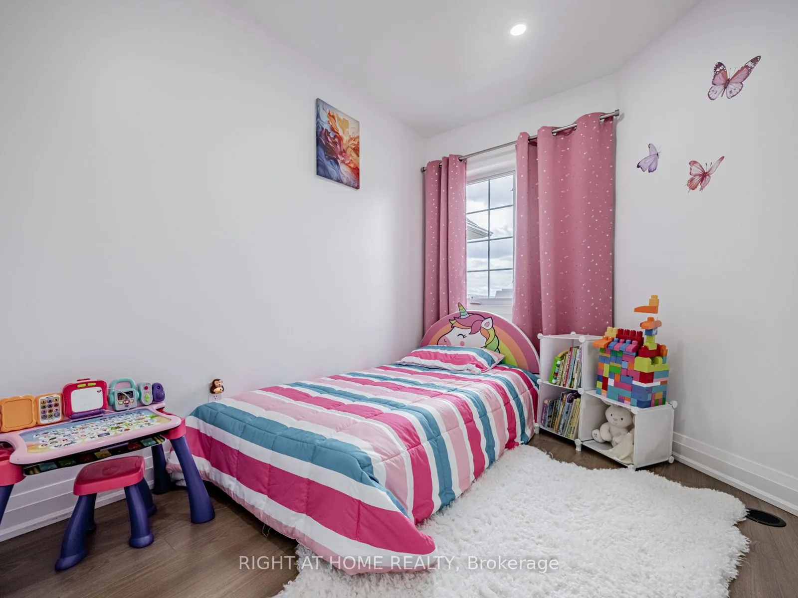 Condo Townhouse kitchen at 601 Shoreline Drive Mississauga