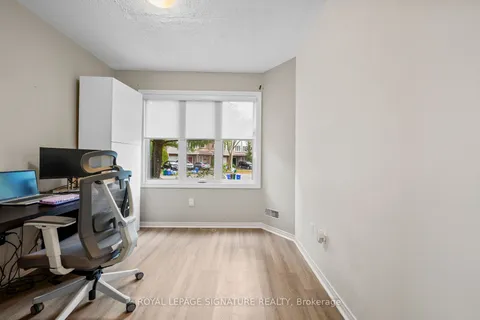 2320 Strawfield Court, ON L6H 6C2