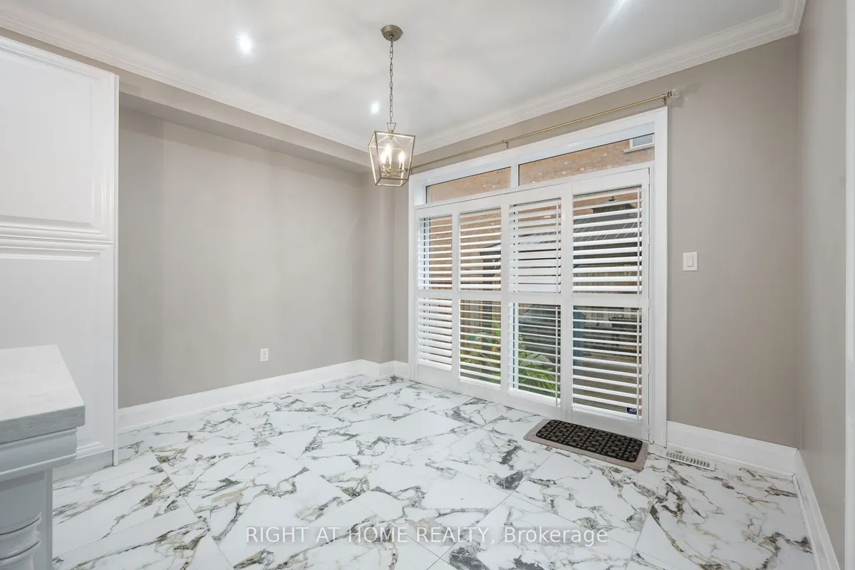 404 Queen Mary Drive, ON L7A 4K4