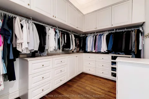 4410 Lakeshore Road, ON L7L 1B4