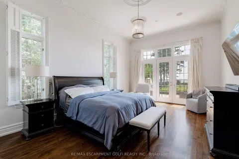 4410 Lakeshore Road, ON L7L 1B4