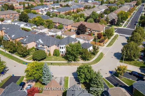 1241 Brillinger Street, ON L6M 3T2