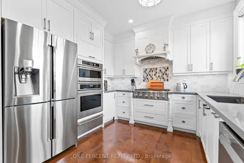 102 Monkton Circle, ON L6Y 5Z5