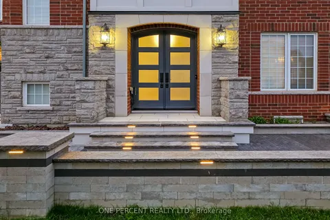 102 Monkton Circle, ON L6Y 5Z5