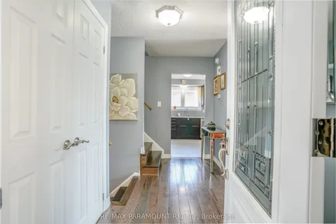 8 Edwin Drive, ON L6Y 1A1