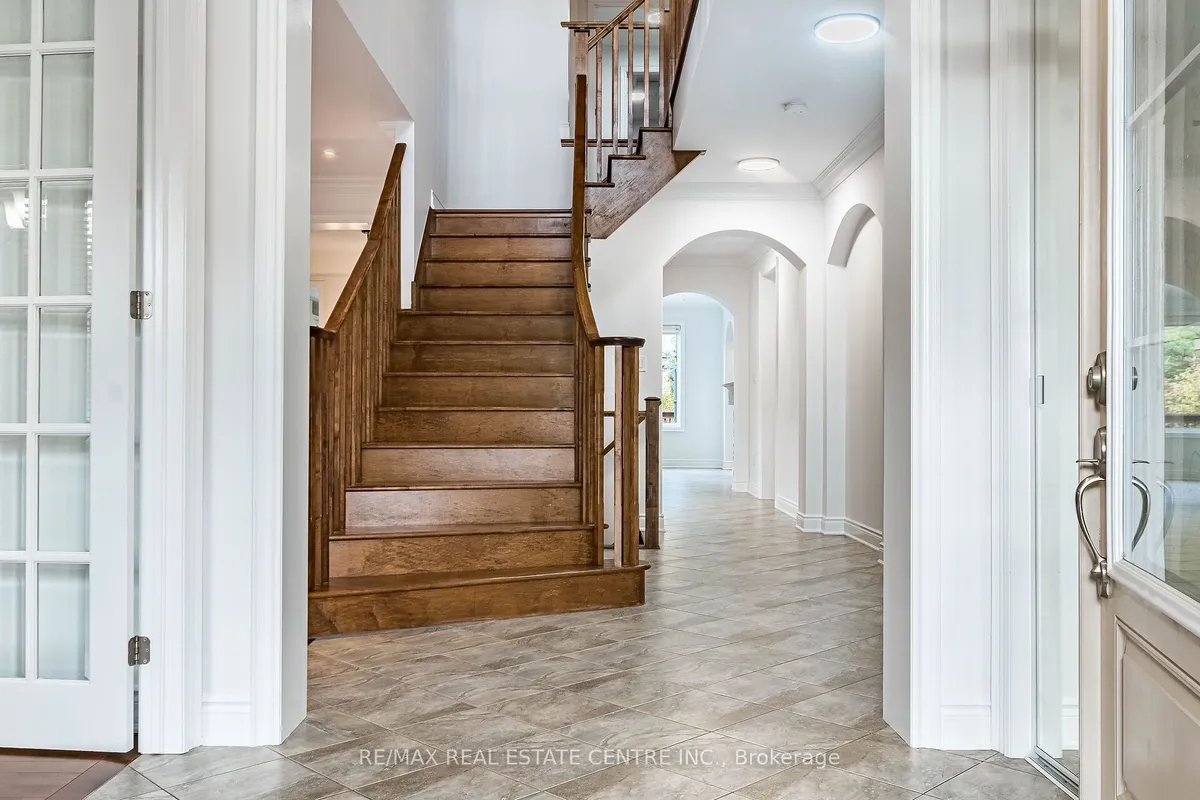 931 Syndenham Lane, ON L9T 8J4