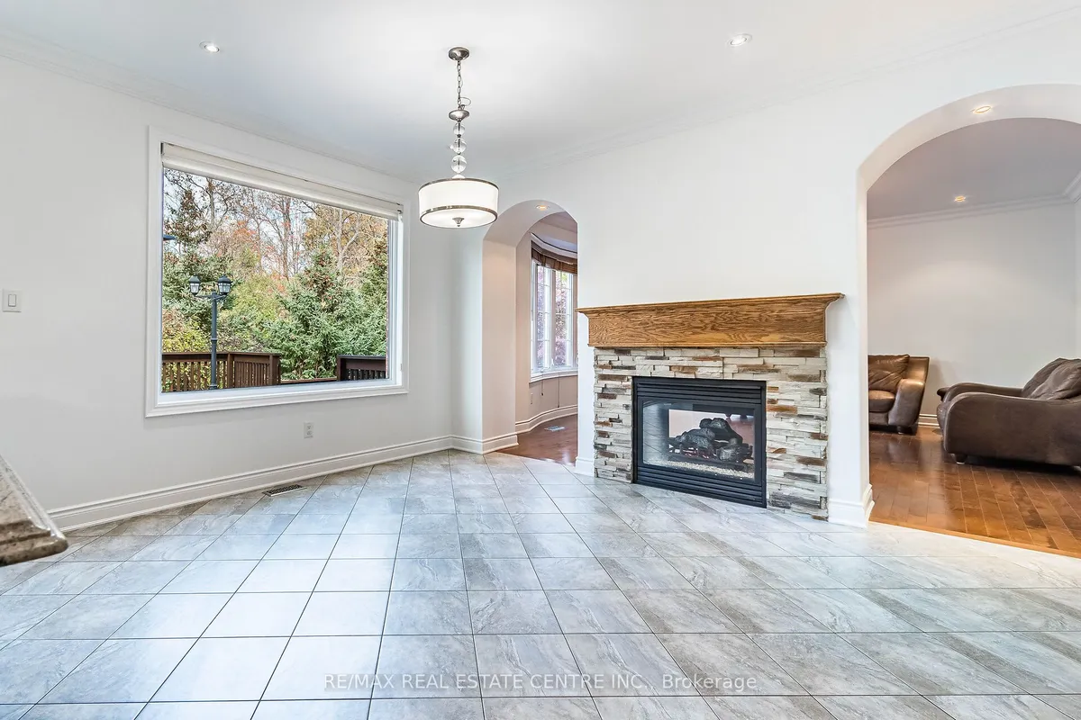 931 Syndenham Lane, ON L9T 8J4