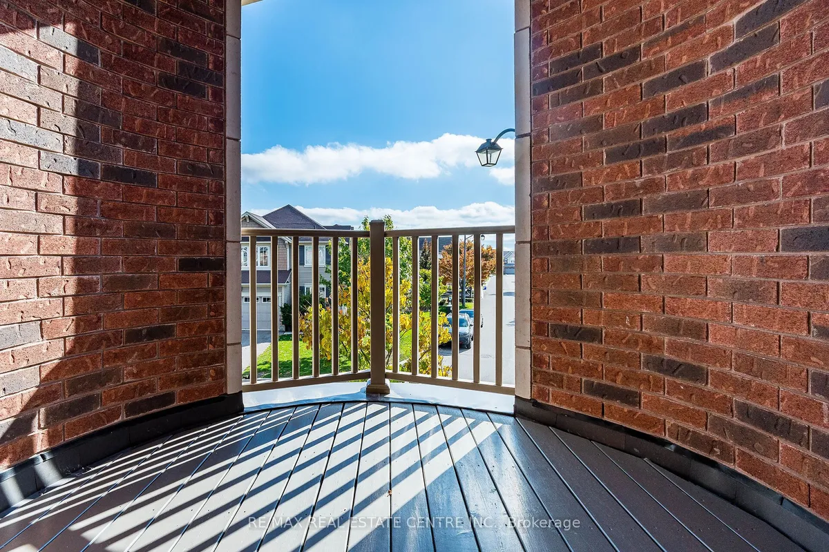 931 Syndenham Lane, ON L9T 8J4