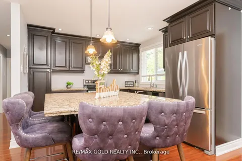 10 Brookdale Crescent, ON L6T 1M7