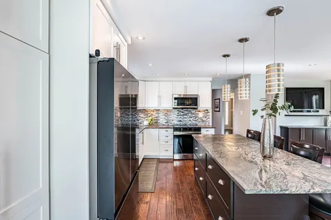 117 Fairglen Avenue, ON L6X 1K7