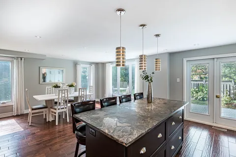 117 Fairglen Avenue, ON L6X 1K7