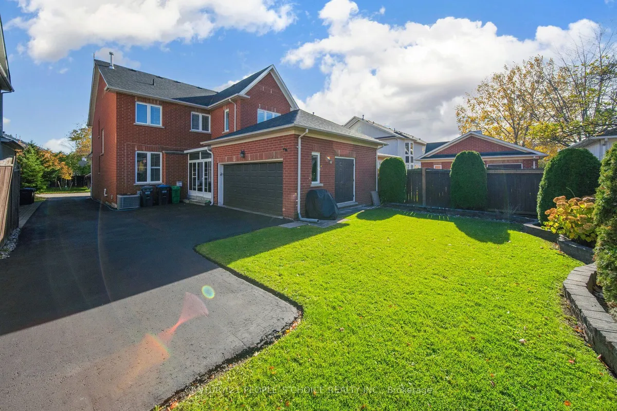 915 Gaslight Way, ON L5W 1A2